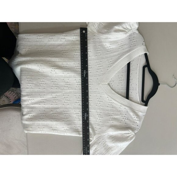 Soft White Short Sleeve Sweater Knit Sz Large Pretty V Neck - Picture 7 of 7